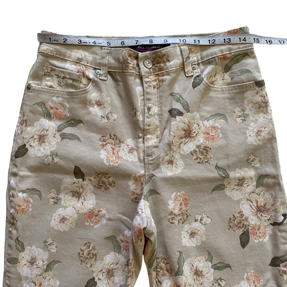 🚫SOLD🚫NWT Gloria Vanderbilt Amanda Floral Capri Pants Women’s Size 10 Stretch - Picture 7 of 13